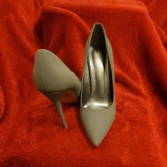 **SOLD**Classic Gray High Heels by Shoe Republic - Picture 6 of 8
